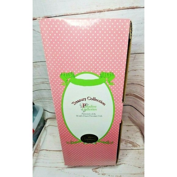 Vintage Paradise Galleries Treasury Collection Porcelain Sleeping Beauty Doll - Picture 2 of 12